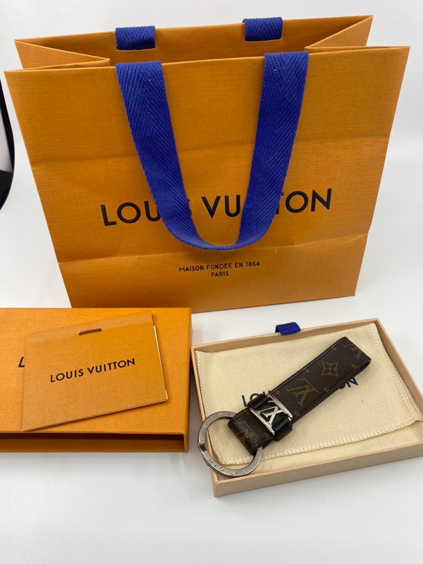 Louis Vuitton Lv Dragonne Key Holder (PORTE-CLES LV DRAGONNE, M62709,  PORTE-CLES LV DRAGONNE, M62709)