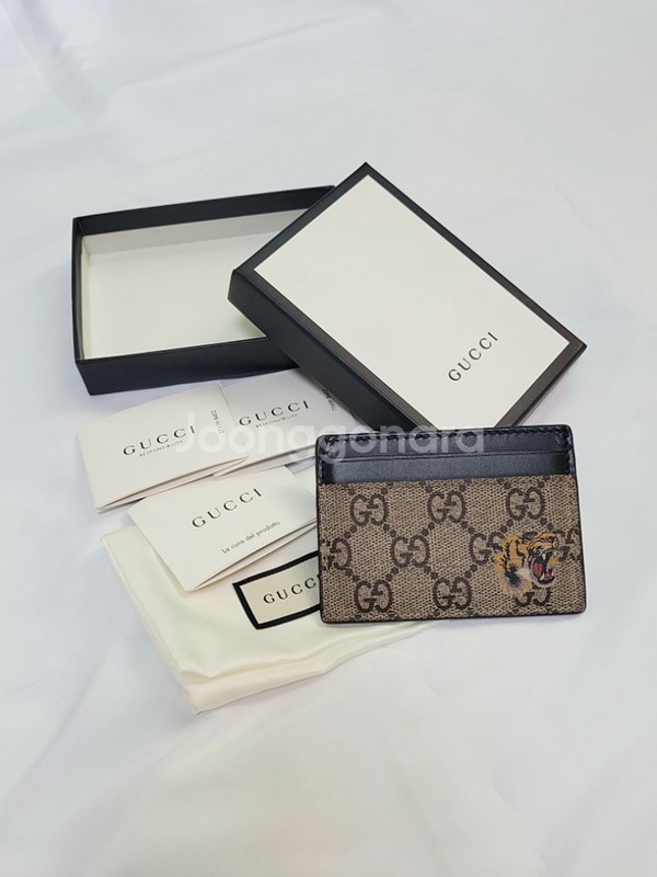 Gucci Tiger Print GG Supreme Black Card Case Wallet 597604 